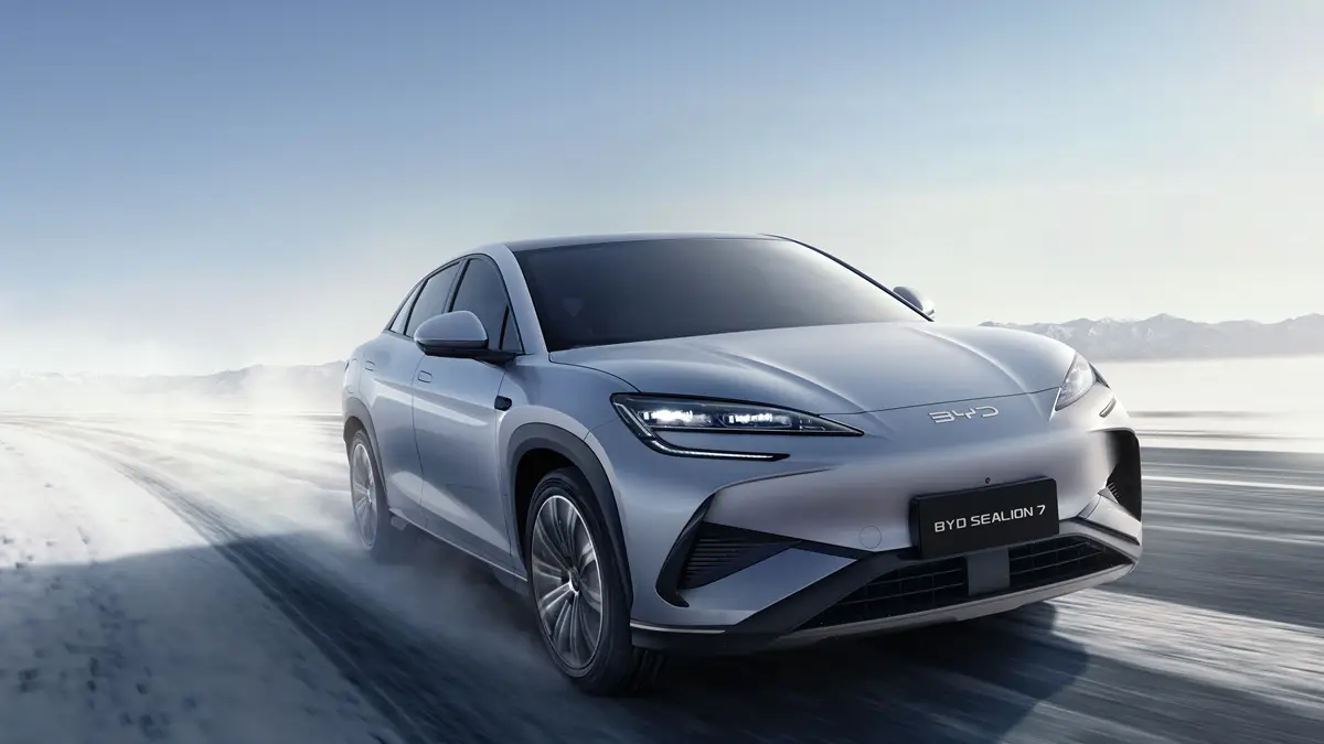 04%E3%80%81SEALION%207_LHD_KV_Outside_On%20Road_Right%20Front%2030%C2%B0_download